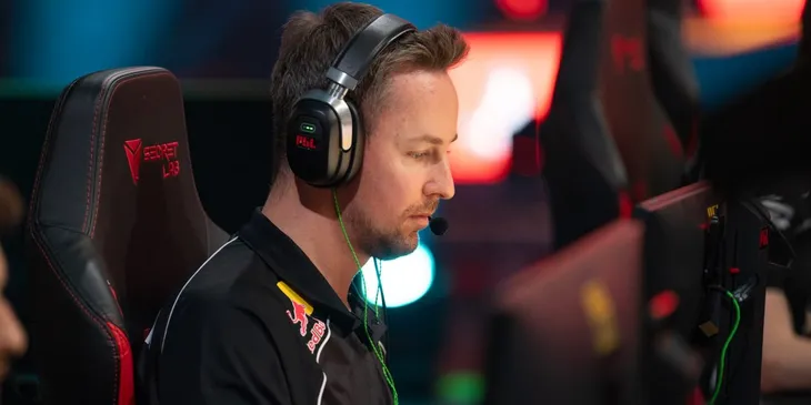 CadiaN сделал семь фрагов за две карты против Vitality: «Наверное, не лучший матч, чтобы пробовать играть 4v5»