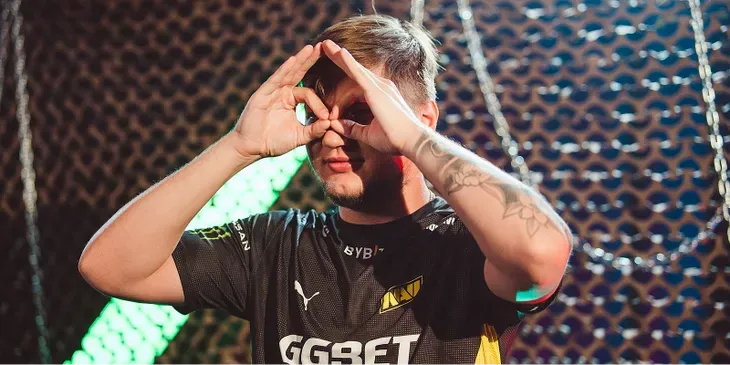 «Мнение онлифанщицы не учитывается» — s1mple ответил мемом на твит от клуба Amouranth