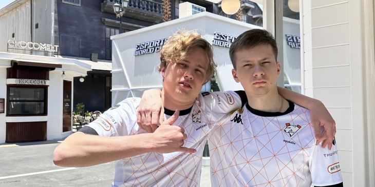 Слух: Яндекс не может договориться с Virtus.pro о трансфере Squad1x и Noticed
