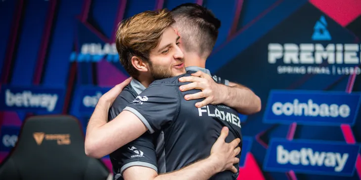 Шлепки degster по руке flameZ стали мемом на BLAST Premier: Spring Finals 2022