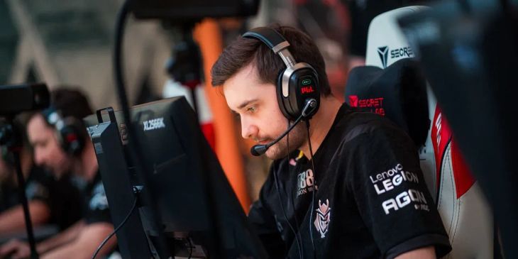 M0NESY про HooXi: «Он хороший капитан, но со слабой менталкой во время игры»