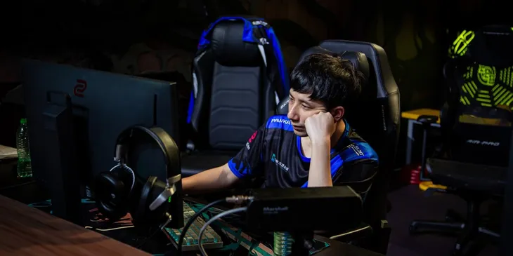 Состав fy проиграл третью встречу подряд на Immortal Cup, уступив команде Zhou