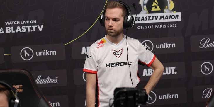 Xizt раскритиковал CS2: «Постоянно лагает, а ещё невозможно держать угол из-за преимущества у пикающего игрока»