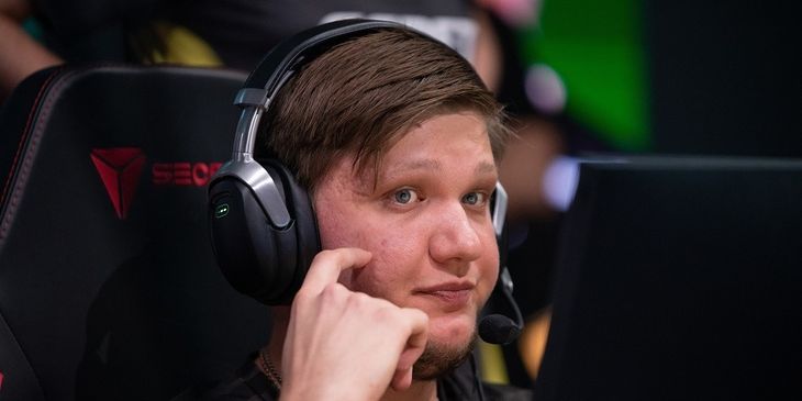 S1mple показал неприличный жест китайскому игроку и вызвал недовольство фанатов — ему пришлось извиниться