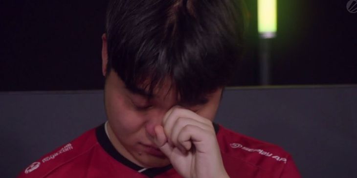 Игрок TYLOO расплакался после выхода во вторую стадию на ESL Pro League S21 — после этого кастеры подарили команде мороженое