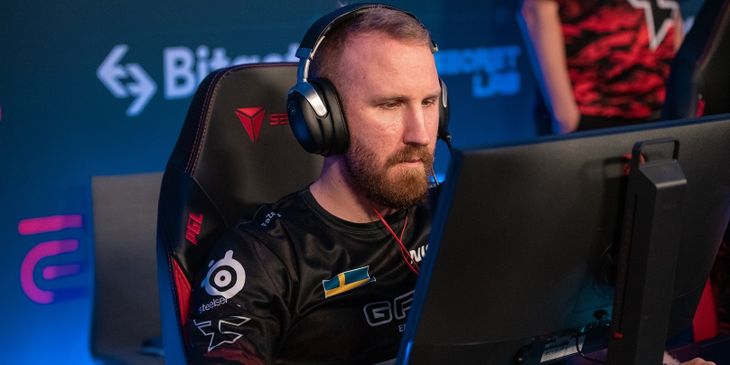 Olofmeister запретили участвовать в отборочных на турниры RMR из-за контракта с FaZe Clan