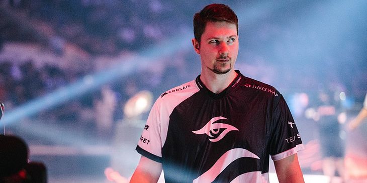 NAVI одержали вторую победу подряд на PGL Wallachia 2024 Season 2, обыграв MOUZ