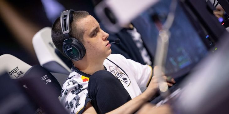 Larl: «Dota 2 чуть-чуть посложнее, чем CS2. В CS2 ты можешь в смок убить кого-нибудь и этим раунд выиграть»