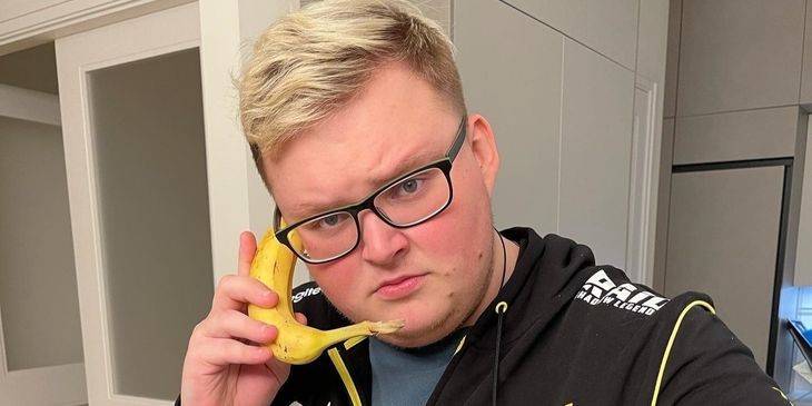 Похоже, у Boombl4 новая девушка — намек нашли на его фото с мамой