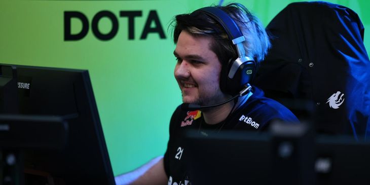 Raddan: «Вот бы добавили Иллидана из Warcraft в "Доту" (сет на Terrorblade)»