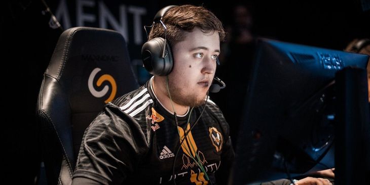 Natus Vincere выиграли у Team Vitality в первом шоу-матче «легенд»