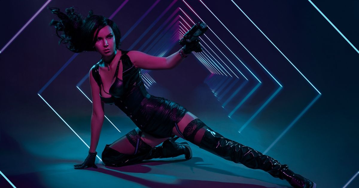 Косплей на йеннифэр в мире cyberpunk 2077 — чародейка с пистолетами